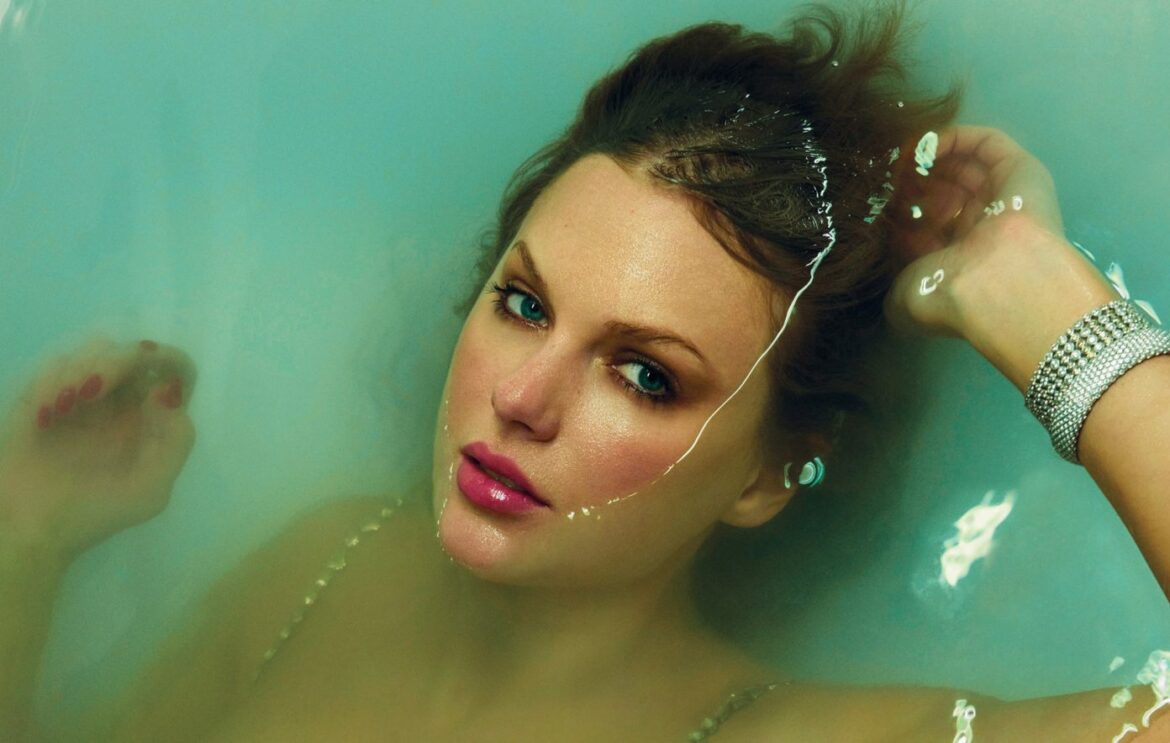 Taylor Swift Cinema Show Girl